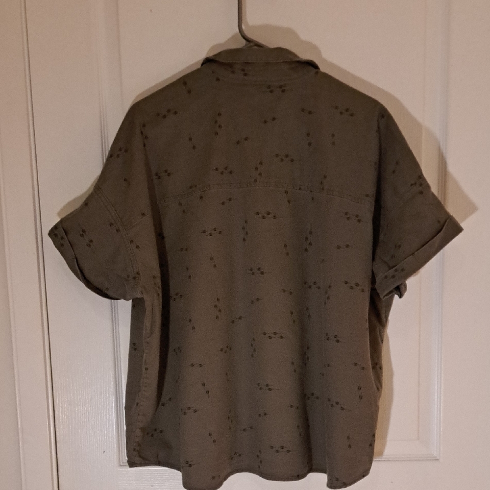 Eddie Bauer Women's Easy Fit Shirt - Olive Green. - Picture 6 of 8